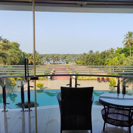 Lake Palace Trivandrum Vettutura Ngoại thất bức ảnh