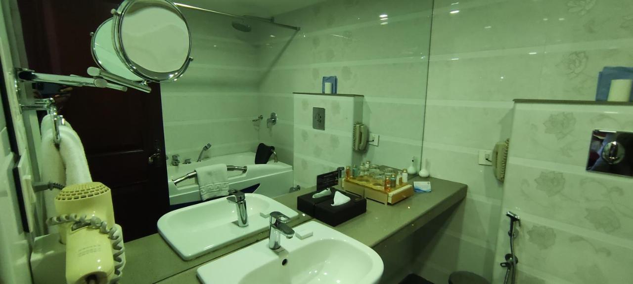 Lake Palace Trivandrum Vettutura Ngoại thất bức ảnh