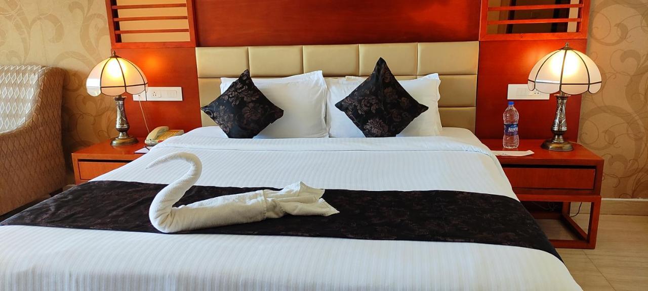 Lake Palace Trivandrum Vettutura Ngoại thất bức ảnh