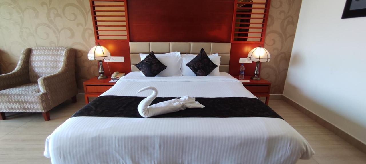Lake Palace Trivandrum Vettutura Ngoại thất bức ảnh