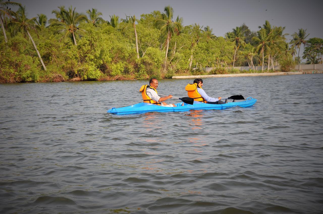 Lake Palace Trivandrum Vettutura Ngoại thất bức ảnh