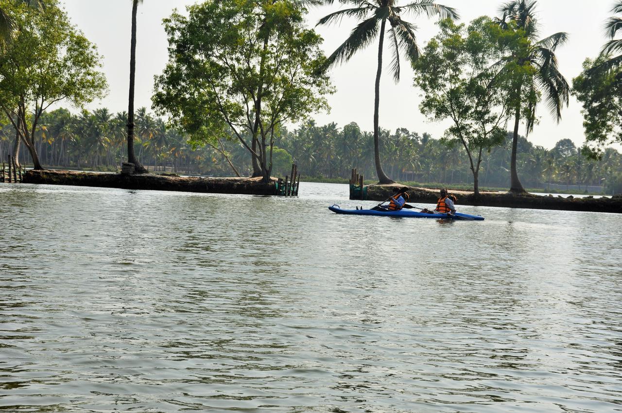 Lake Palace Trivandrum Vettutura Ngoại thất bức ảnh