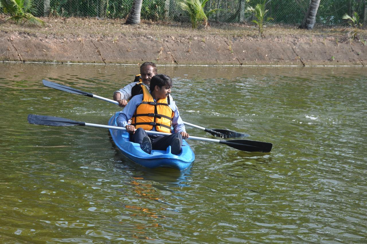 Lake Palace Trivandrum Vettutura Ngoại thất bức ảnh