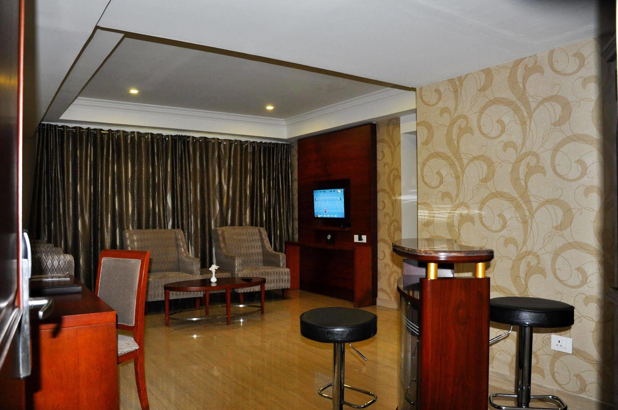Lake Palace Trivandrum Vettutura Ngoại thất bức ảnh