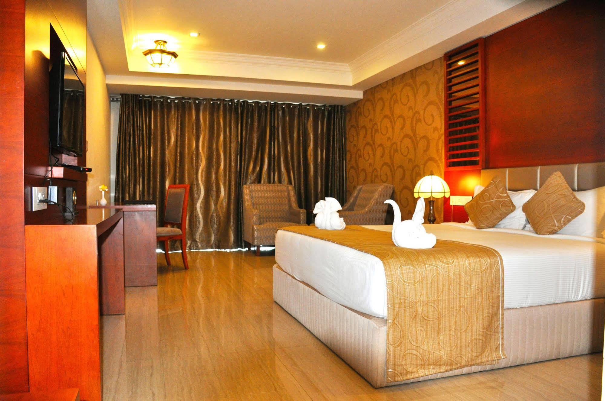 Lake Palace Trivandrum Vettutura Ngoại thất bức ảnh