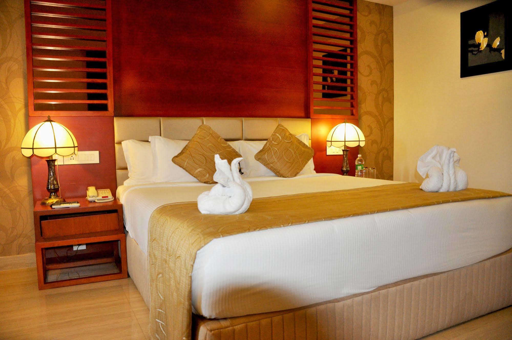 Lake Palace Trivandrum Vettutura Ngoại thất bức ảnh