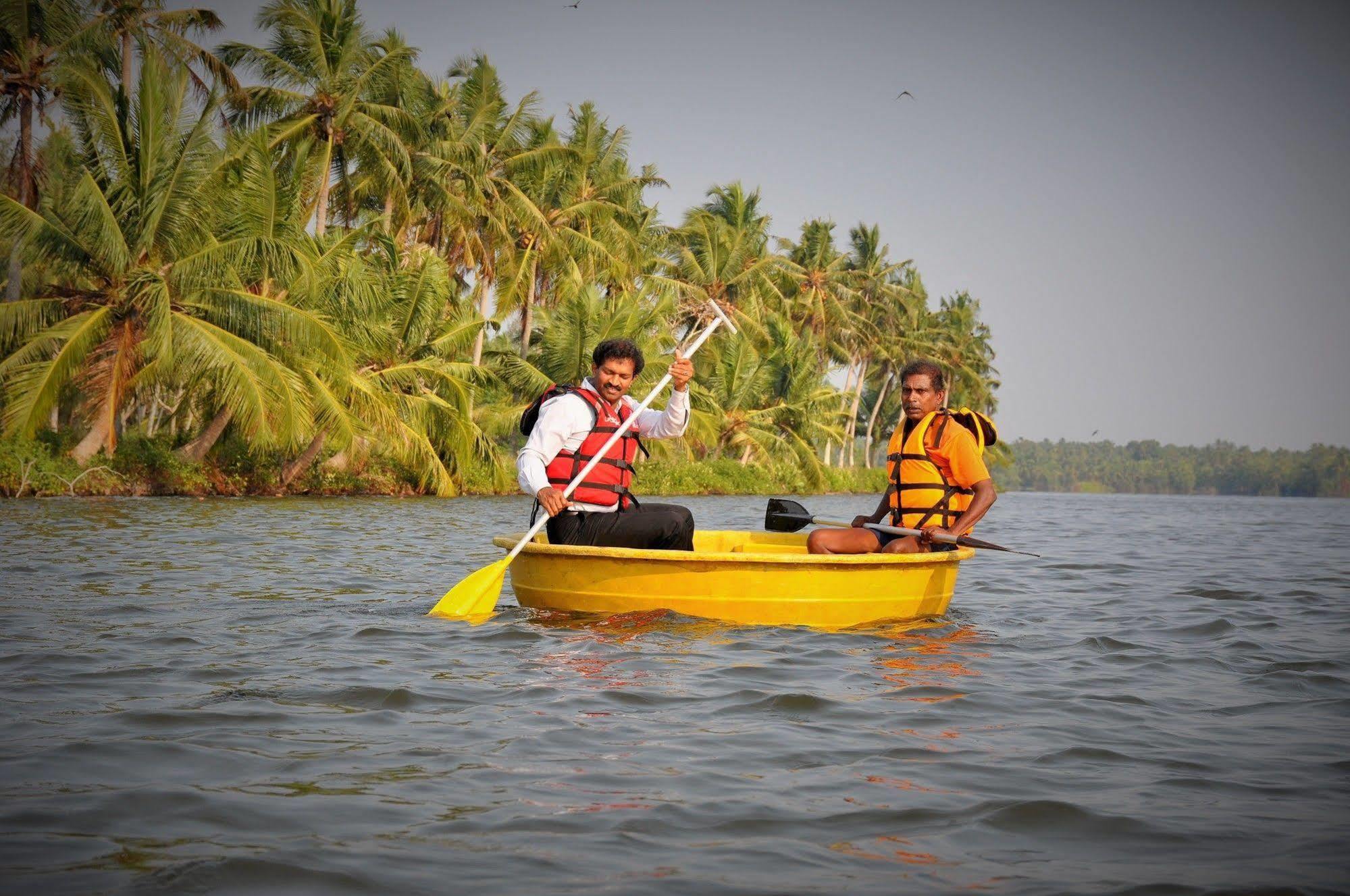 Lake Palace Trivandrum Vettutura Ngoại thất bức ảnh