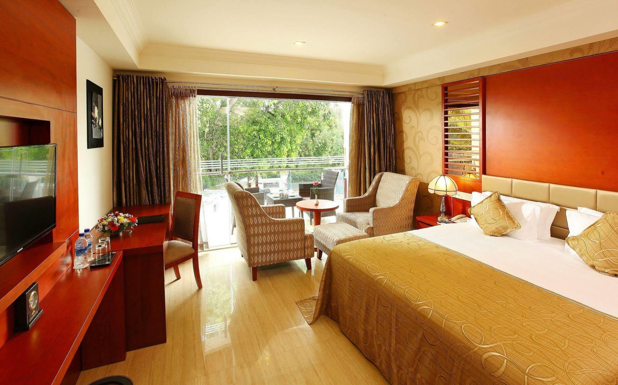 Lake Palace Trivandrum Vettutura Ngoại thất bức ảnh