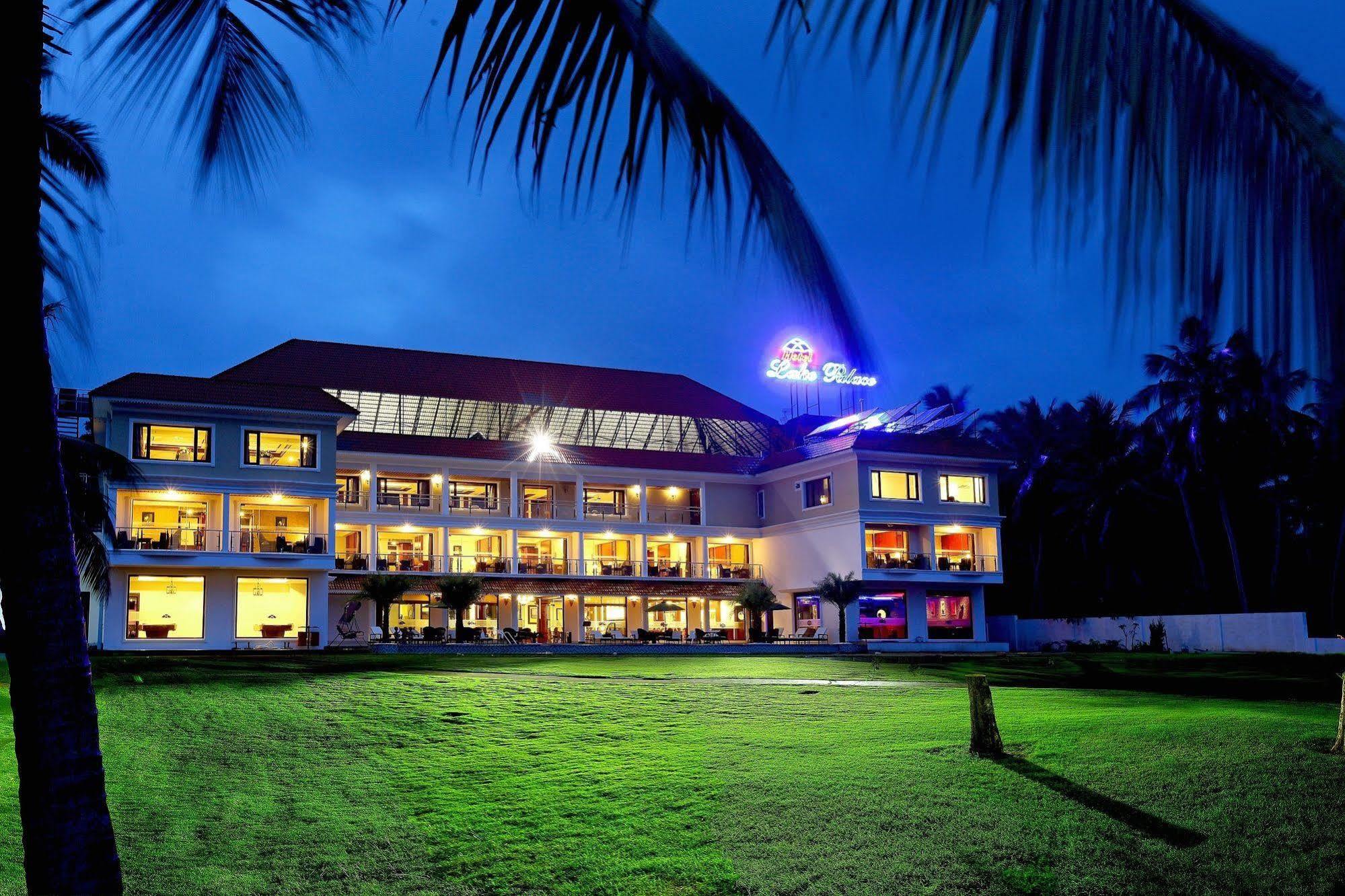 Lake Palace Trivandrum Vettutura Ngoại thất bức ảnh