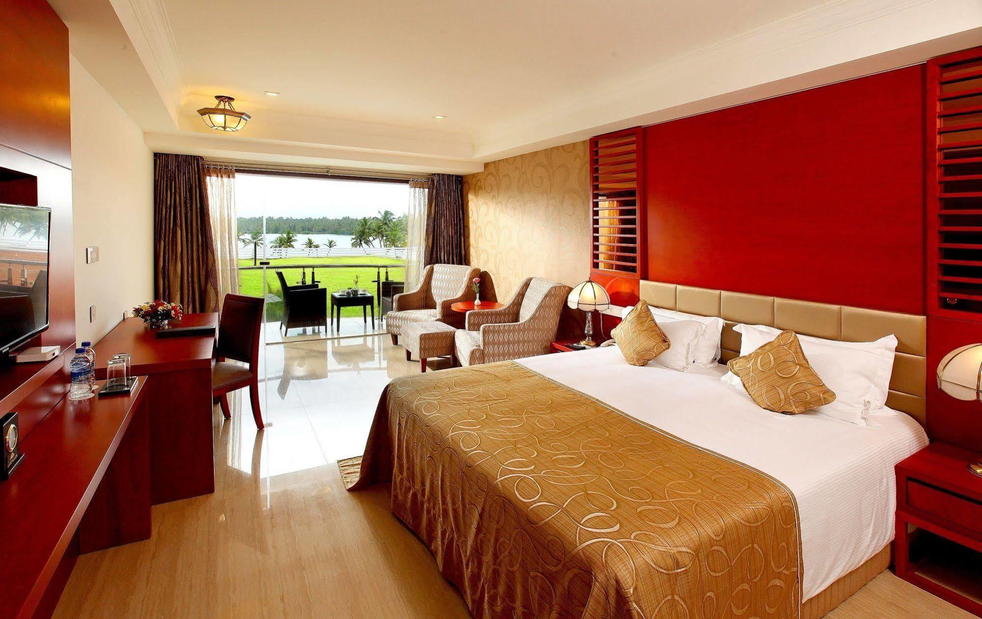 Lake Palace Trivandrum Vettutura Ngoại thất bức ảnh