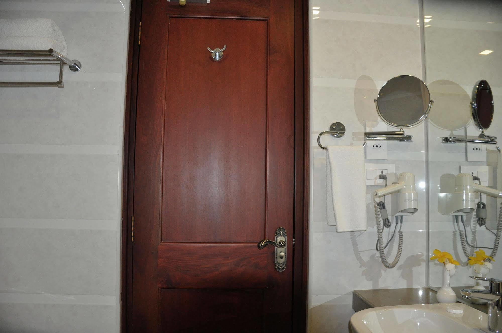 Lake Palace Trivandrum Vettutura Ngoại thất bức ảnh