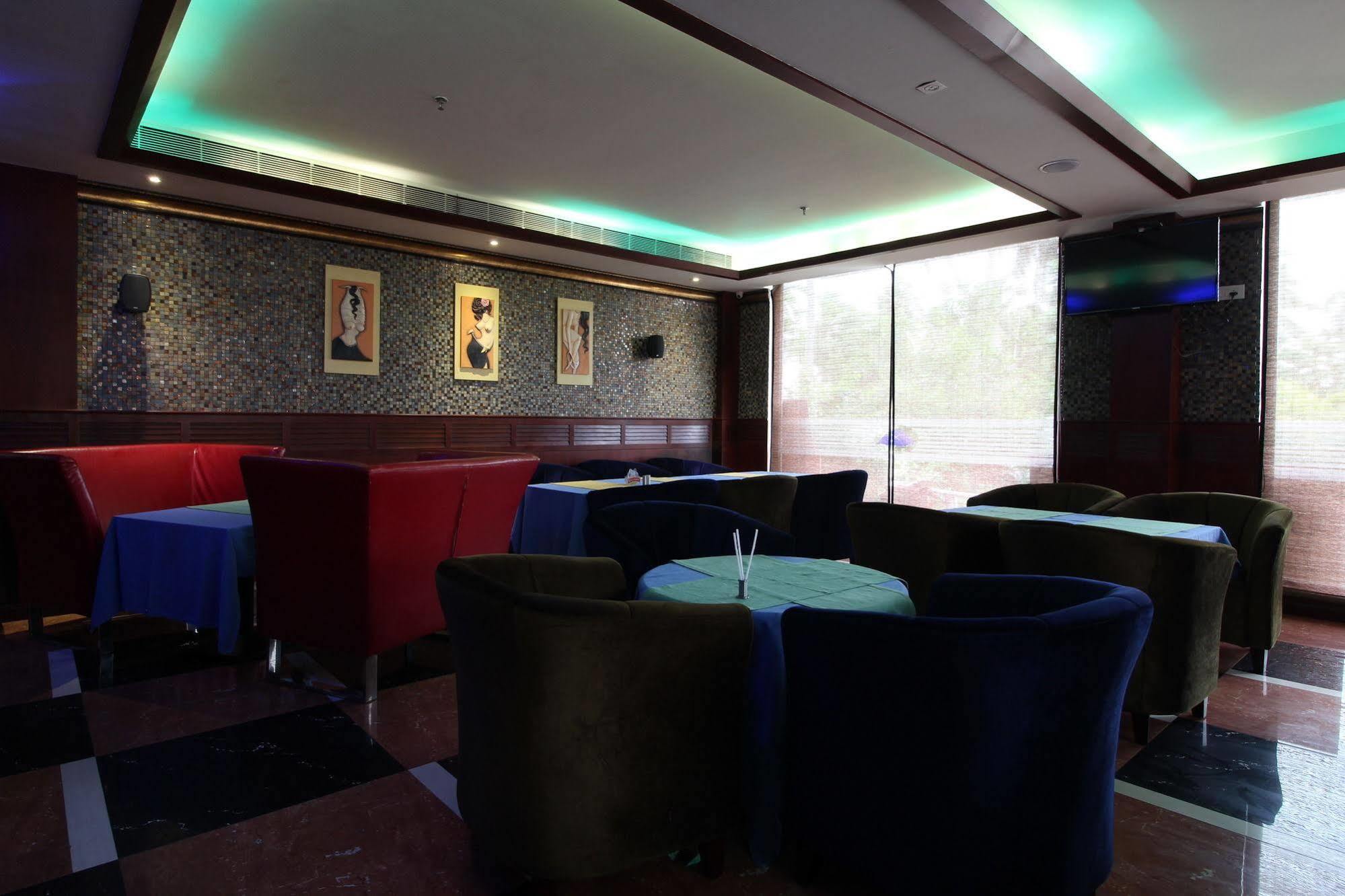 Lake Palace Trivandrum Vettutura Ngoại thất bức ảnh